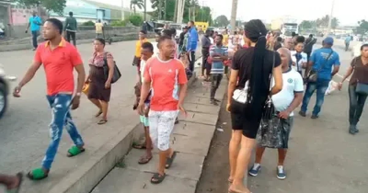 Lagos Commuters Stranded As Commercial Drivers Protest Extortion by Govt Agencies