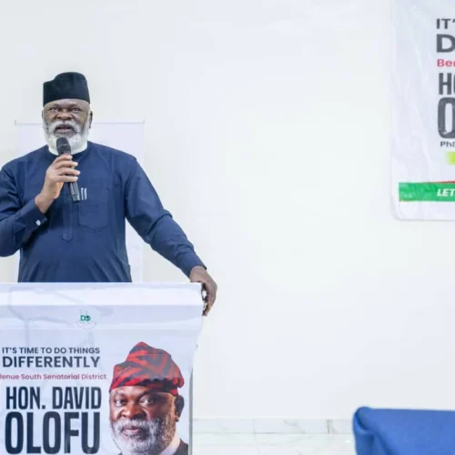 Dr. David Olofu addressing Benue South stakeholders and diaspora leaders during a consultative meeting in Lagos on his Senate aspiration.