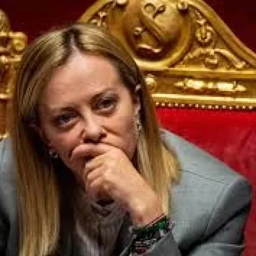 Italian Prime Minister Giorgia Meloni speaking during a radio interview about Middle East tensions and Italy’s defensive support to Gulf countries.